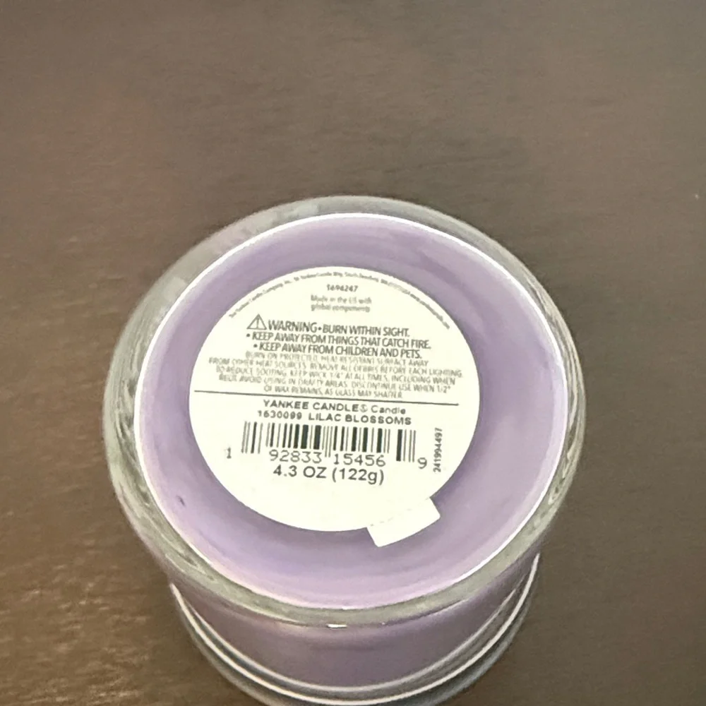NWT Yankee Candle Lilac Blossoms Purple Jar 4.3oz